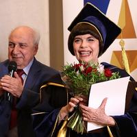 Мирей Матье получила звание почетного профессора в сфере культуры в России, присужденное Ученым советом ГАУГН