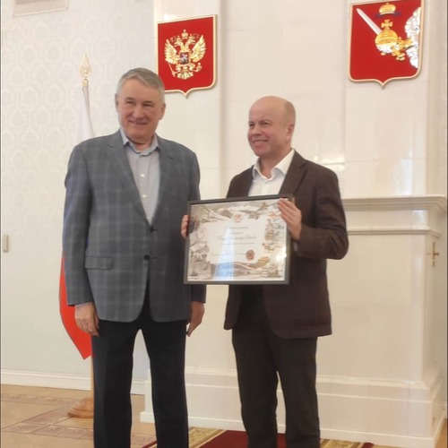 Вручение Александру Петрову почетной грамоты Русского географического общества