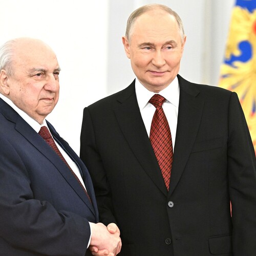 Награждение научного руководителя Института всеобщей истории Российской академии наук, академика РАН Александра Огановича Чубарьяна